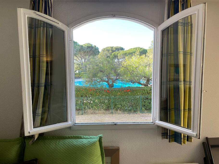 Bel Appartement Vue Sur Piscine 1 Chambre Fermee Et 1 Espace Cabine Saint-Raphaël Zewnętrze zdjęcie