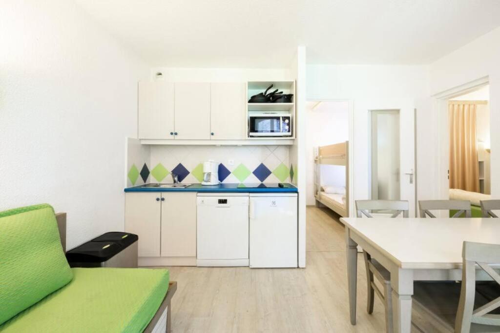 Bel Appartement Vue Sur Piscine 1 Chambre Fermee Et 1 Espace Cabine Saint-Raphaël Zewnętrze zdjęcie